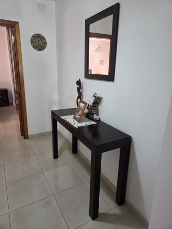 VENTA DPTO 2 DORMITORIOS, 2 BAÑOS, COCHERA, FRENTE CON BALCON, VILLA CARLOS PAZ.