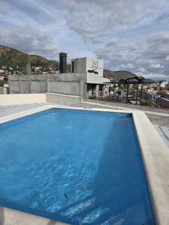 VENTA DPTO 2 DORMITORIOS, 2 BAÑOS, COCHERA, FRENTE CON BALCON, VILLA CARLOS PAZ.