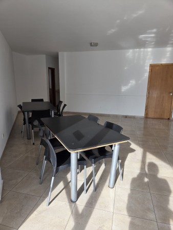 VENTA DPTO 2 DORMITORIOS, 2 BAÑOS, COCHERA, FRENTE CON BALCON, VILLA CARLOS PAZ.