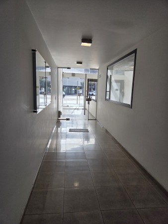 VENTA DPTO 2 DORMITORIOS, 2 BAÑOS, COCHERA, FRENTE CON BALCON, VILLA CARLOS PAZ.