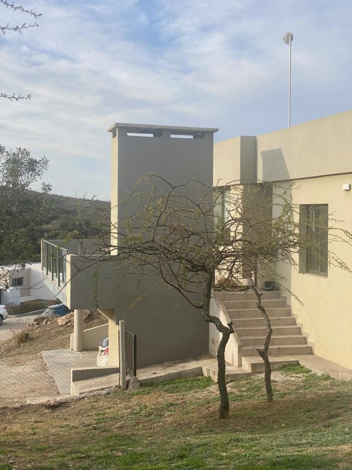 VENTA HERMOSA CASA EN BARRIO CERRADO TIERRA ALTA COMARCA SERRANA