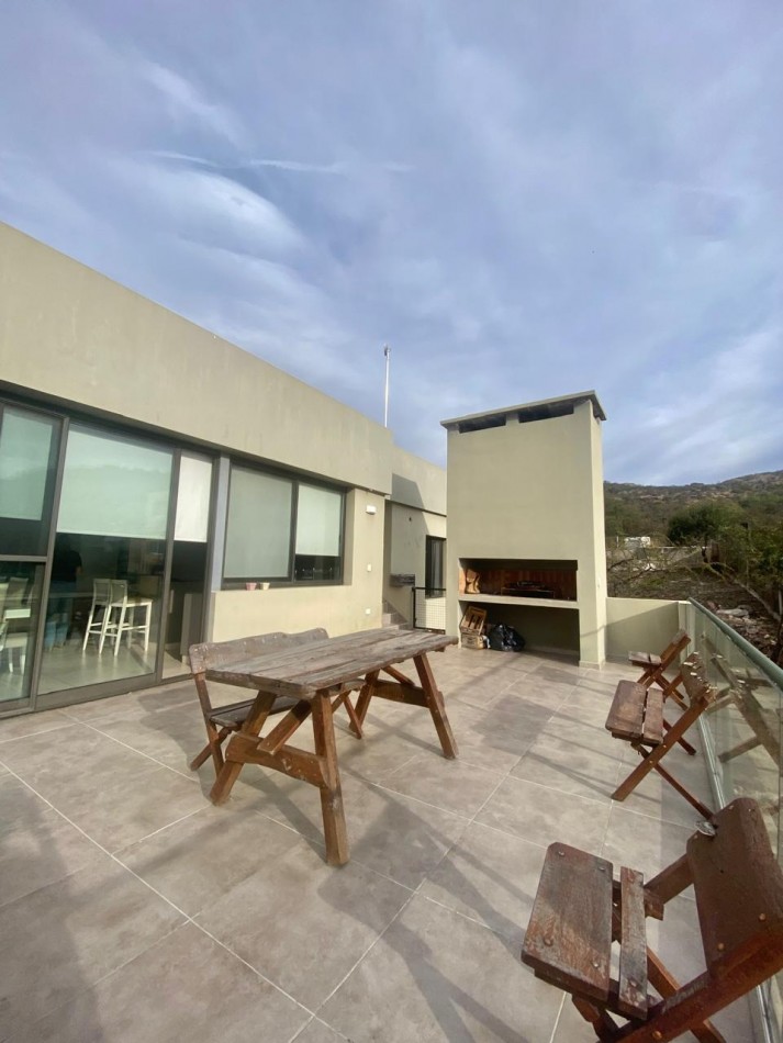 VENTA HERMOSA CASA EN BARRIO CERRADO TIERRA ALTA COMARCA SERRANA