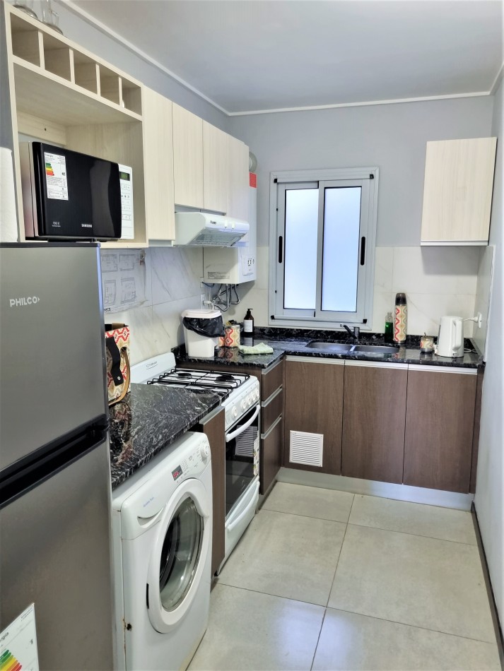 VENTA DPTO 2 DORMITORIOS, 2 BAÑOS, FRENTE CON BALCON TERRAZA Y COCHERA EN CENTRO CARLOS PAZ