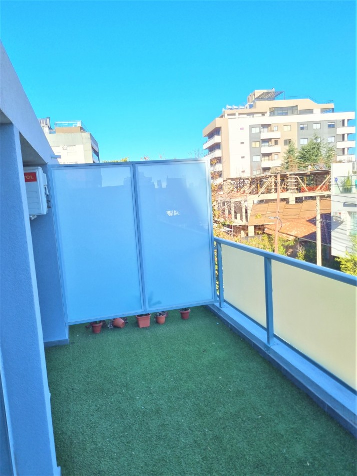 VENTA DPTO 2 DORMITORIOS, 2 BAÑOS, FRENTE CON BALCON TERRAZA Y COCHERA EN CENTRO CARLOS PAZ
