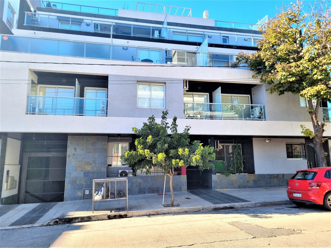 VENTA DPTO 2 DORMITORIOS, 2 BAÑOS, FRENTE CON BALCON TERRAZA Y COCHERA EN CENTRO CARLOS PAZ