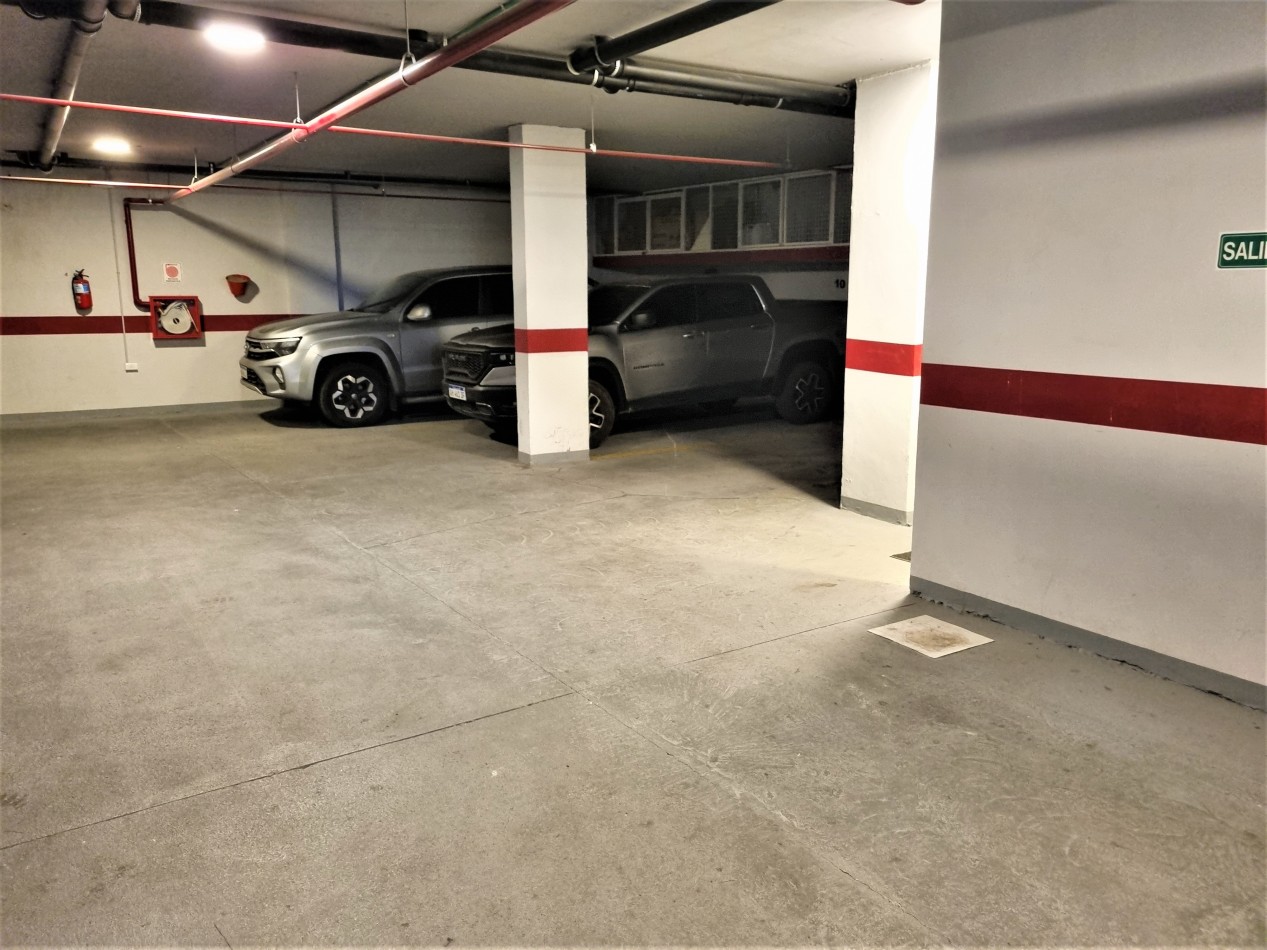 VENTA DPTO 2 DORMITORIOS, 2 BAÑOS, FRENTE CON BALCON TERRAZA Y COCHERA EN CENTRO CARLOS PAZ