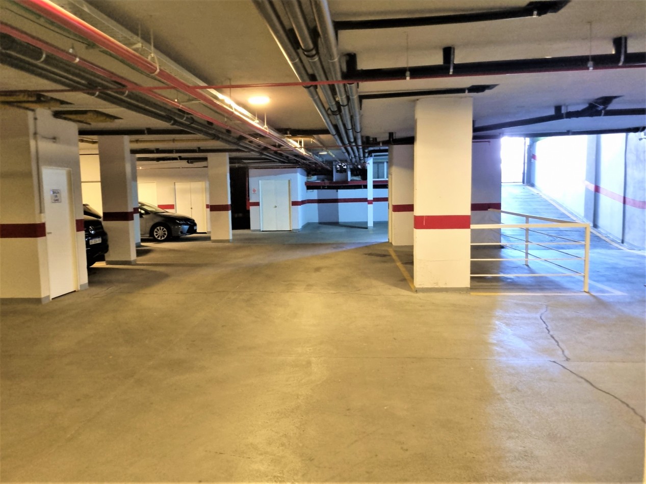 VENTA DPTO 2 DORMITORIOS, 2 BAÑOS, FRENTE CON BALCON TERRAZA Y COCHERA EN CENTRO CARLOS PAZ