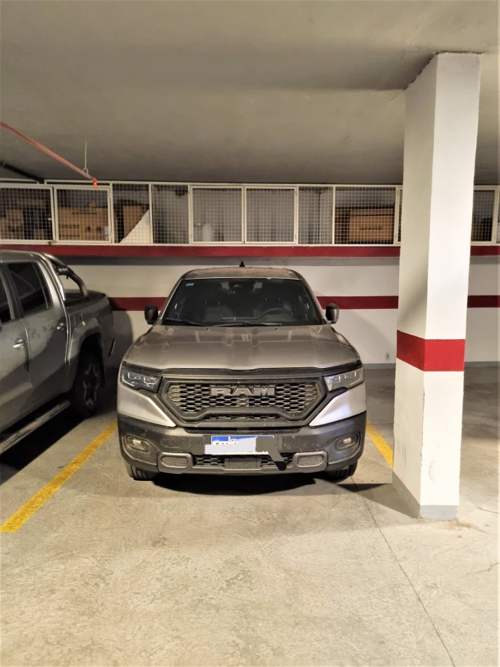VENTA DPTO 2 DORMITORIOS, 2 BAÑOS, FRENTE CON BALCON TERRAZA Y COCHERA EN CENTRO CARLOS PAZ