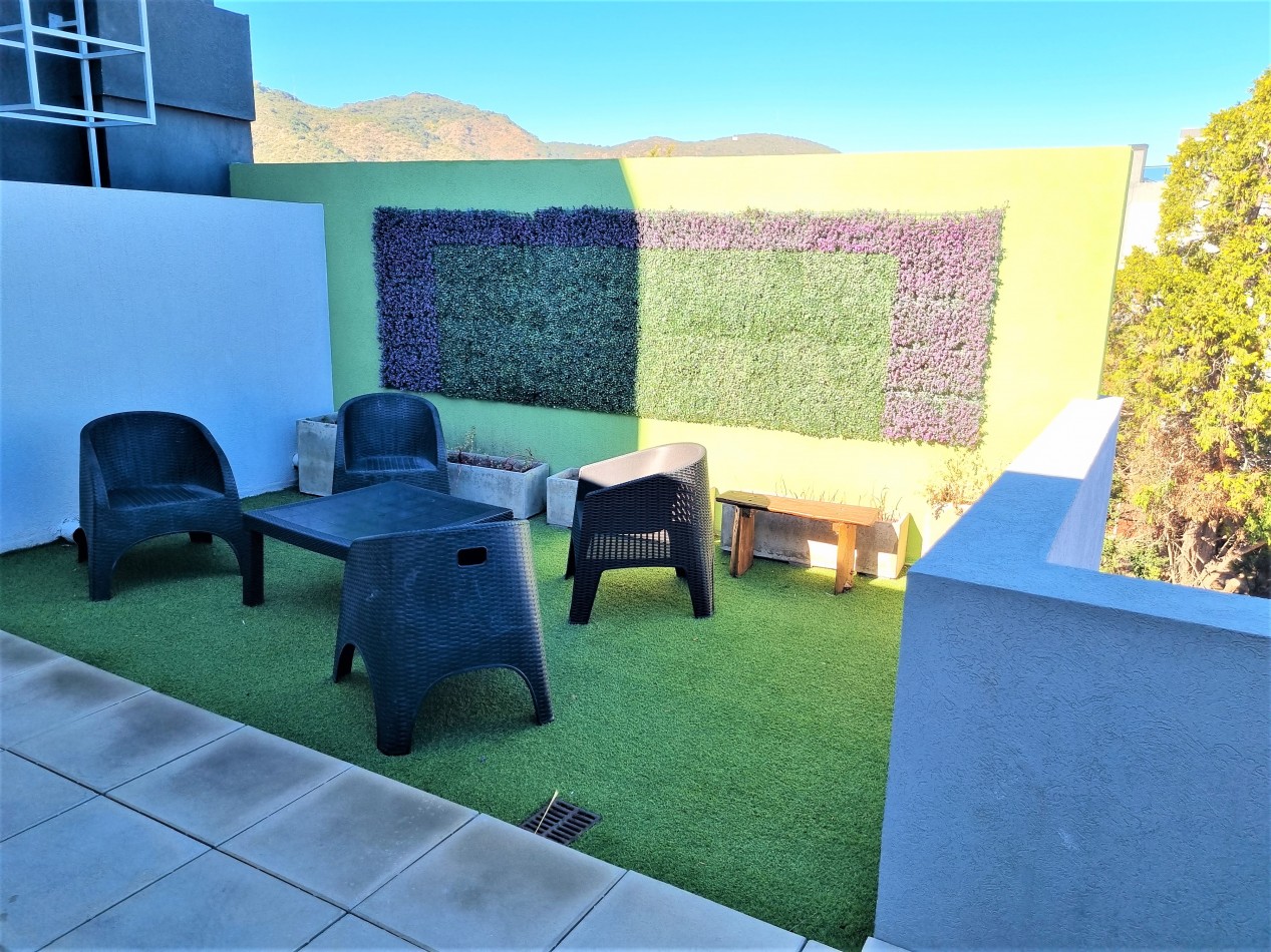 VENTA DPTO 2 DORMITORIOS, 2 BAÑOS, FRENTE CON BALCON TERRAZA Y COCHERA EN CENTRO CARLOS PAZ