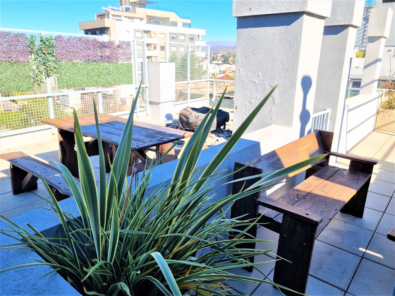 VENTA DPTO 2 DORMITORIOS, 2 BAÑOS, FRENTE CON BALCON TERRAZA Y COCHERA EN CENTRO CARLOS PAZ