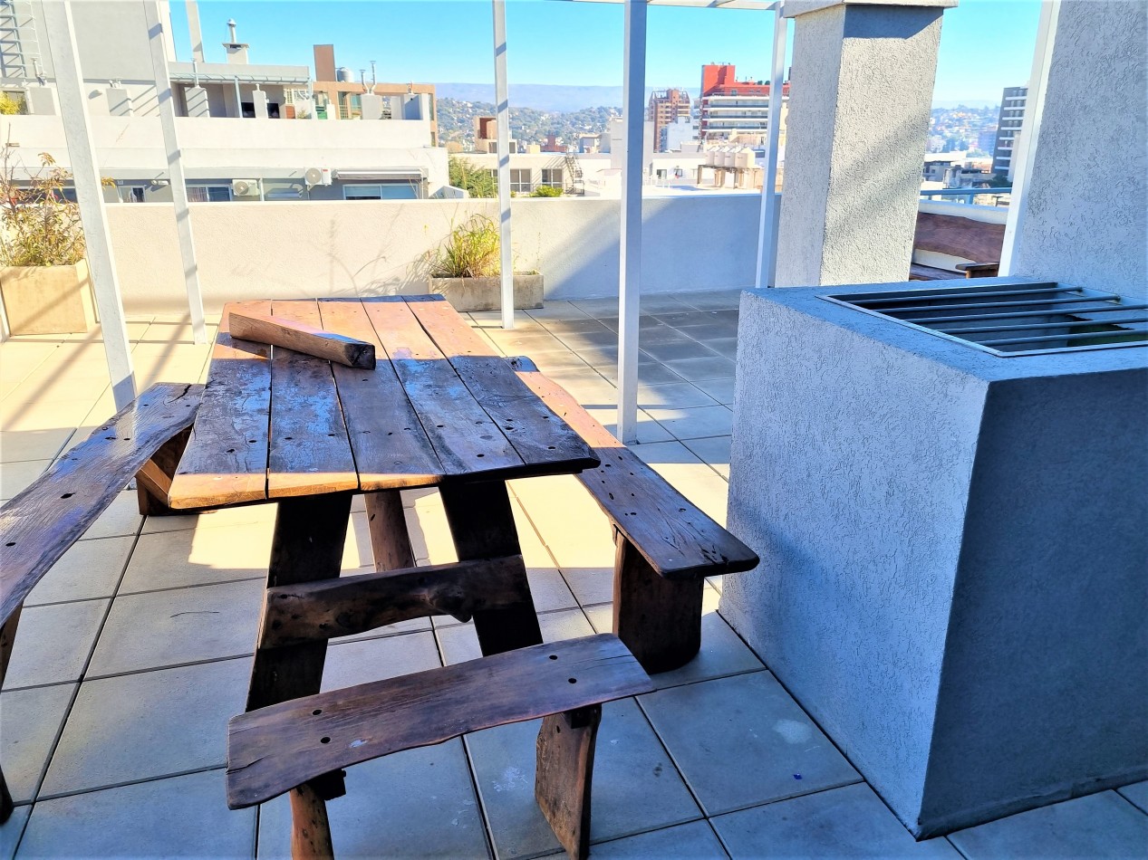 VENTA DPTO 2 DORMITORIOS, 2 BAÑOS, FRENTE CON BALCON TERRAZA Y COCHERA EN CENTRO CARLOS PAZ