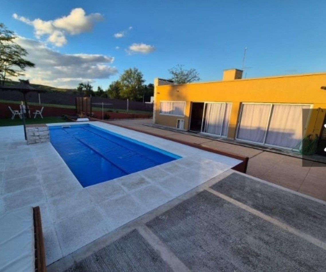 VENTA CASA EN BARRIO CERRADO ALTOS DE CARLOS PAZ