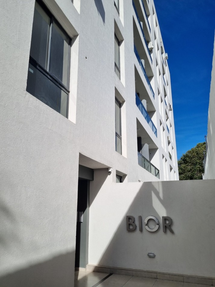 ALQUILER ANUAL DPTO 2 DORMITORIOS, 2 BAÑOS Y COCHERA CENTRO VILLA CARLOS PAZ