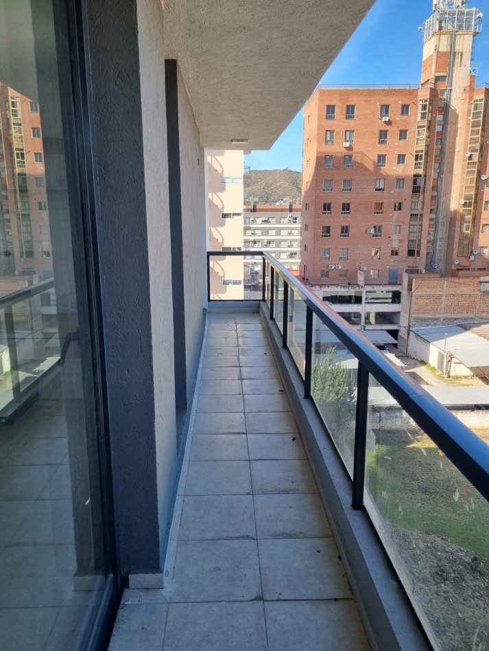 ALQUILER ANUAL DPTO 2 DORMITORIOS, 2 BAÑOS Y COCHERA CENTRO VILLA CARLOS PAZ
