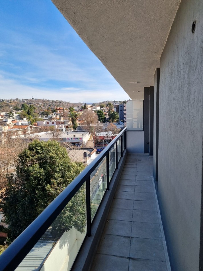 ALQUILER ANUAL DPTO 2 DORMITORIOS, 2 BAÑOS Y COCHERA CENTRO VILLA CARLOS PAZ