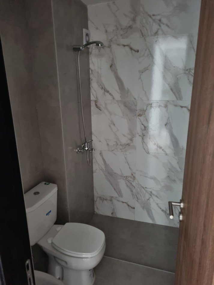 ALQUILER ANUAL DPTO 2 DORMITORIOS, 2 BAÑOS Y COCHERA CENTRO VILLA CARLOS PAZ