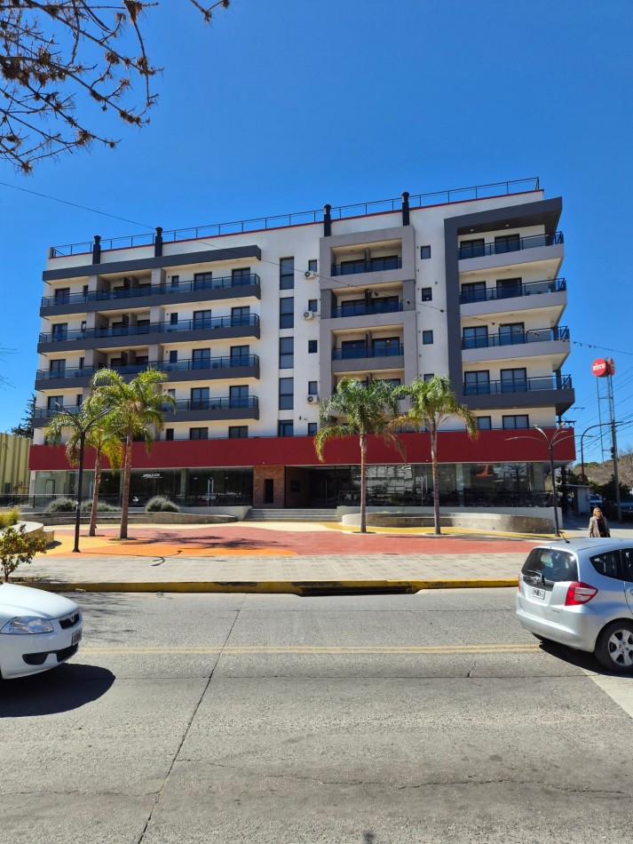 VENTA DPTO 1 DORMITORIO Y COCHERA CENTRO CARLOS PAZ TOTALMENTE AMOBLADO