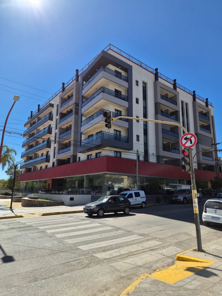 VENTA DPTO 1 DORMITORIO Y COCHERA CENTRO CARLOS PAZ TOTALMENTE AMOBLADO