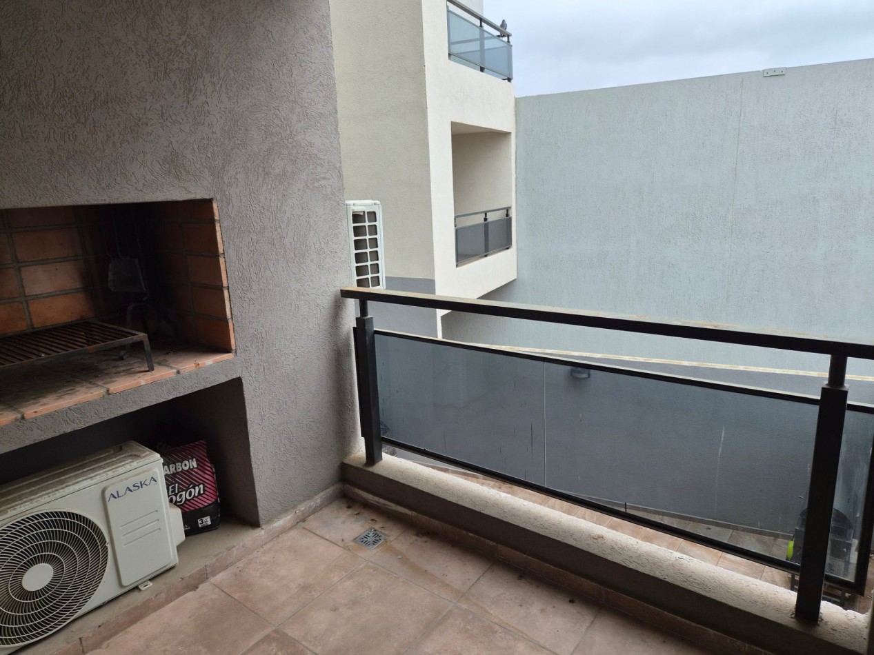 VENTA DPTO 1 DORMITORIO Y COCHERA CENTRO CARLOS PAZ TOTALMENTE AMOBLADO