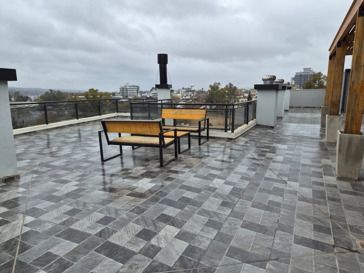 VENTA DPTO 1 DORMITORIO Y COCHERA CENTRO CARLOS PAZ TOTALMENTE AMOBLADO