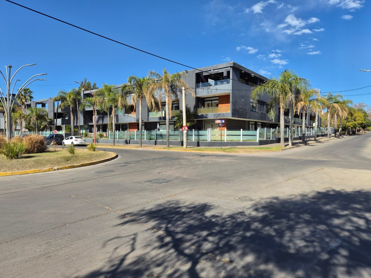 VENTA DPTO DE 2 DORMITORIOS, 2 BAÑOS Y COCHERA EN EDIFICIO LAKE 360 VILLA CARLOS PAZ