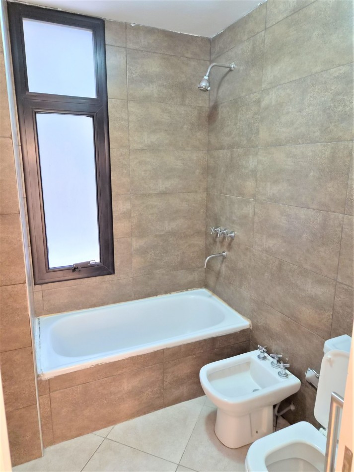 VENTA DPTO DE 2 DORMITORIOS, 2 BAÑOS Y COCHERA EN EDIFICIO LAKE 360 VILLA CARLOS PAZ