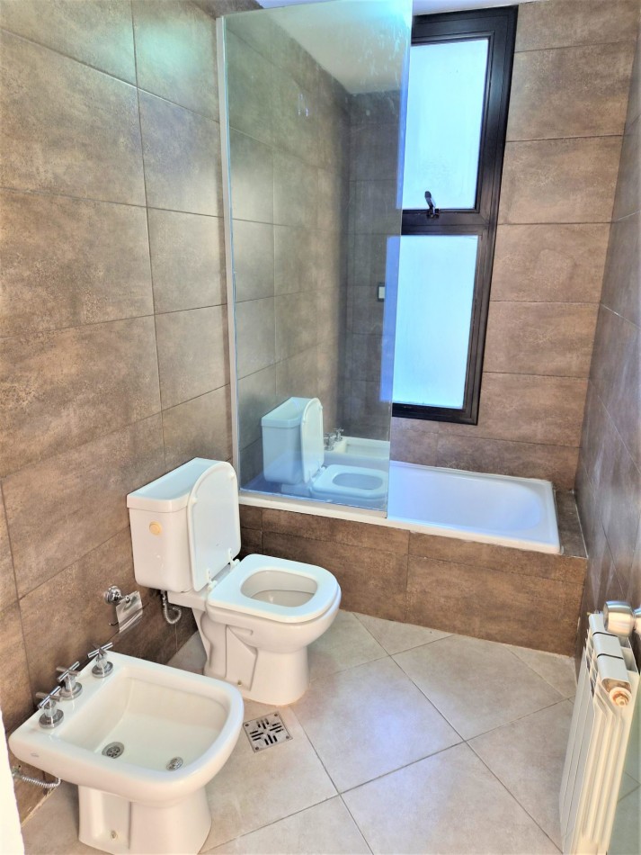 VENTA DPTO DE 2 DORMITORIOS, 2 BAÑOS Y COCHERA EN EDIFICIO LAKE 360 VILLA CARLOS PAZ