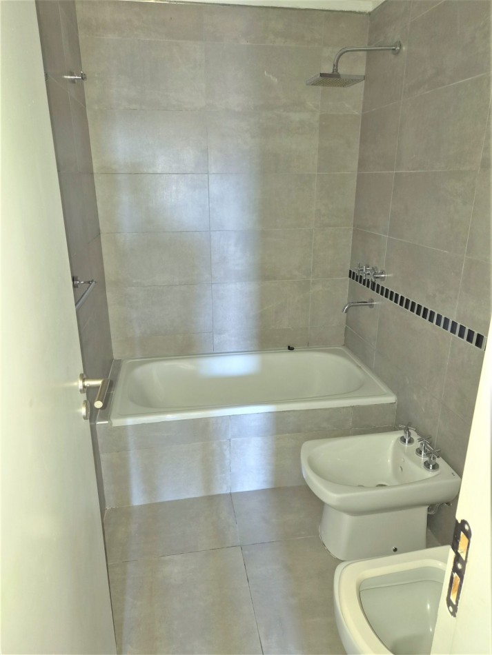 EXCELENTE DPTO A LA VENTA 2 DORMITORIOS, 2 BAÑOS Y COCHERA EN OPERA FUN VILLA CARLOS PAZ !!