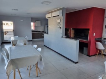 EXCELENTE DPTO A LA VENTA DE 3 DORMITORIOS, 2 BAÑOS COCHERA Y BAULERA CENTRICO VILLA CARLOS PAZ