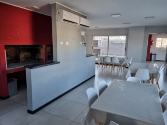 EXCELENTE DPTO A LA VENTA DE 3 DORMITORIOS, 2 BAÑOS COCHERA Y BAULERA CENTRICO VILLA CARLOS PAZ