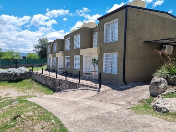 VENTA HERMOSO DUPLEX 2 DORMITORIOS COMPLEJO SANTA CRUZ DEL LAGO